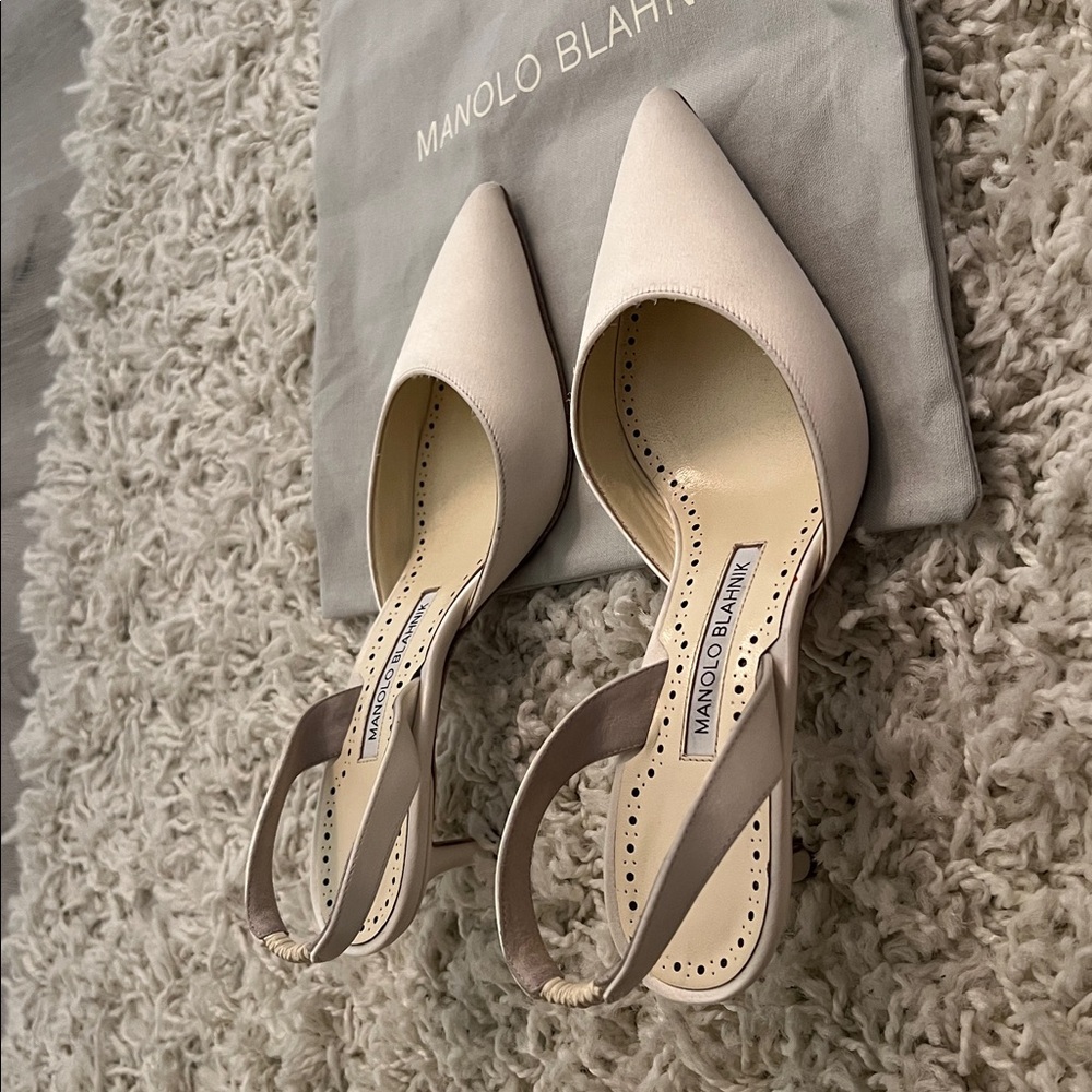 Manolo Blahnik White Slingback Kitten Heel - Picture 8 of 14
